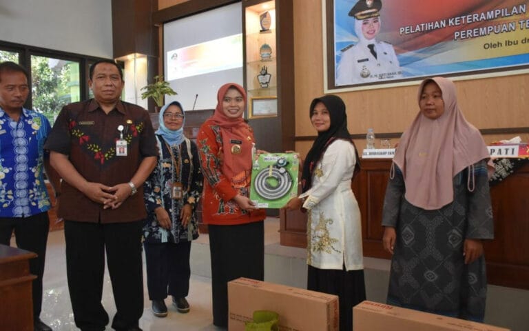 Puluhan Perempuan Demak Dilatih Wirausaha