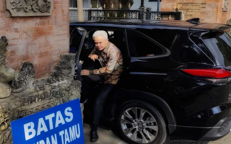 Ganjar Mendadak Diundang Jokowi ke Istana, Ada Apa?