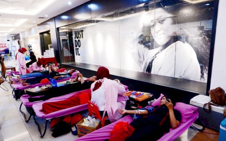 Managemen dan Karyawan Mal dan Hotel Ciputra Semarang Gelar Donorkan Darah