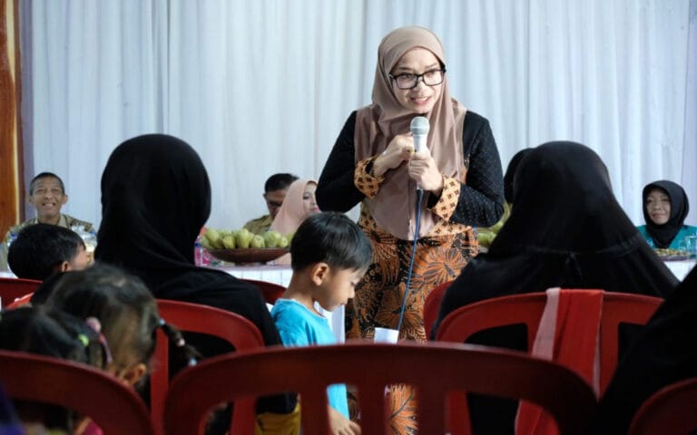 Monitoring Hari ke-29, Ketua TP PKK Pastikan PMT Tepat Sasaran