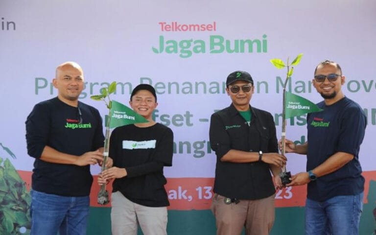 Telkomsel Inisiasi Tanam 15.060 Pohon di Kawasan Hutan Mangrove Indonesia