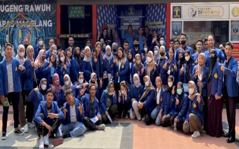 62 Mahasiswa Psikologi USM KKL ke Lapas IIA Magelang