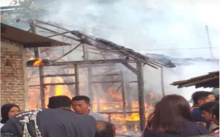 Kakek Sedang Tidur, Rumahnya Terbakar Beserta Hasil Panennya