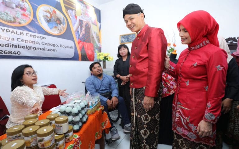 Kunjungi Kios Khusus Difabel di Cepogo, Ganjar Ajak Jualan Via Medsos