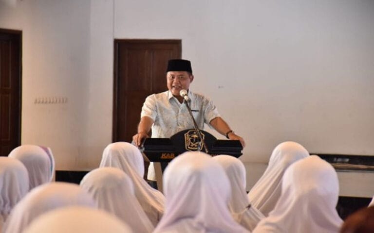 809 Jemaah Calon Haji Karanganyar Pamitan