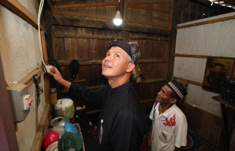 Senangnya Warga Kendal, Bisa Pasang Listrik Gratis Berkat Ganjar