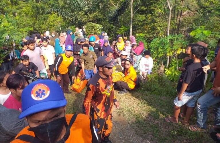 3 Remaja Hanyut Tenggelam di Curug Barong