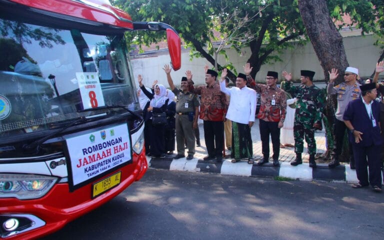 Ratusan Calon Jemaah Haji Asal Kudus dan Rembang Diberangkatkan