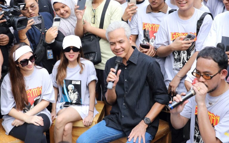 Kaos Kampanye Unik Untuk Ganjar, Bergambar Superhero Bernama Greyman