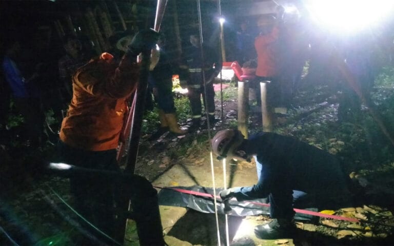 Terperosok ke Sumur, Mbah Siti Warga Magelang Berhasil Dievakuasi Dengan Selamat