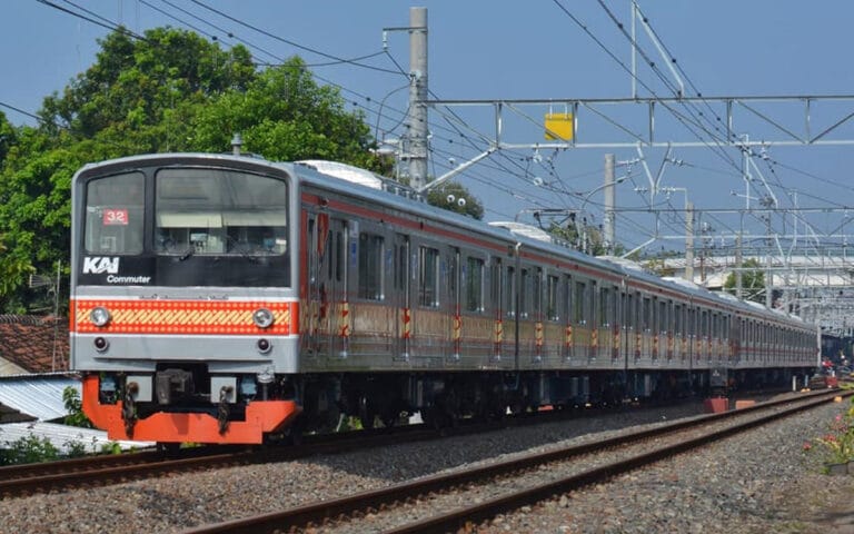 KAI Commuter Operasikan 30 Perjalanan Commuter Line Yogyakarta Liburan Idul Adha