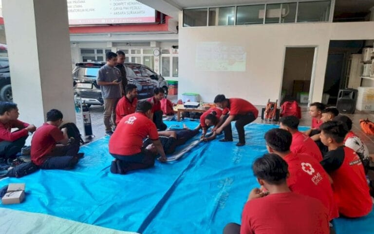 PMI Solo Siapkan Puluhan Relawan dan 5 Ambulan Dalam Liga 12023/2024