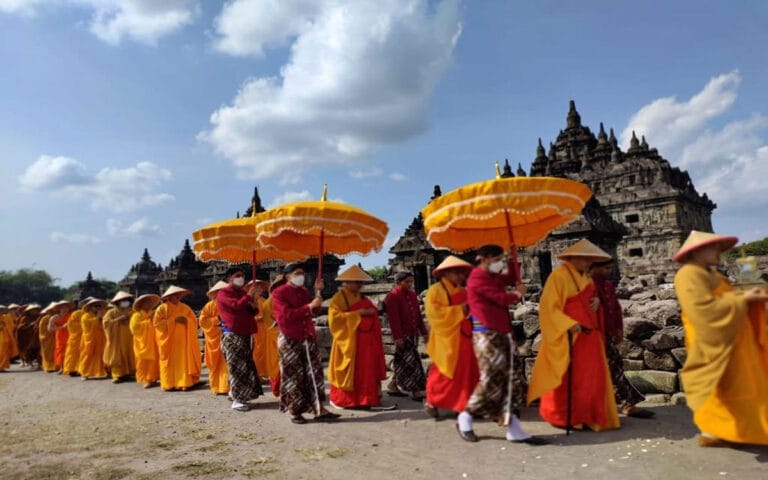 Kirab Hari Raya Waisak, Jadi Momen Promosikan Wisata Candi Sojiwan dan Plaosan