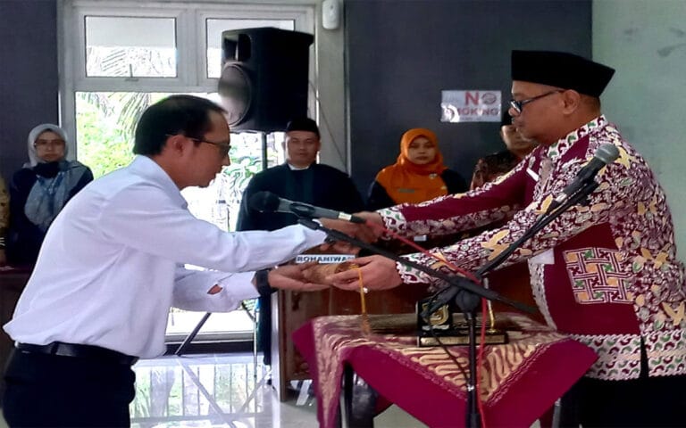 Serahkan SK Pengangkatan PPPK, PJ Bupati Minta ASN Tidak Terlibat Politik Praktis