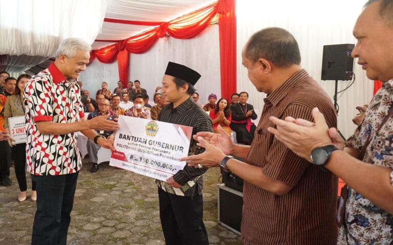Bantuan ke Politeknik Gusdurian, Ganjar: Ini Gotong Royong Wujudkan Pendidikan yang Baik