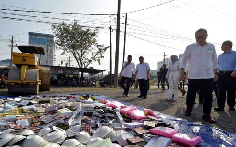 Kemendag Musnahkan Barang Impor Senilai Rp12 Miliar