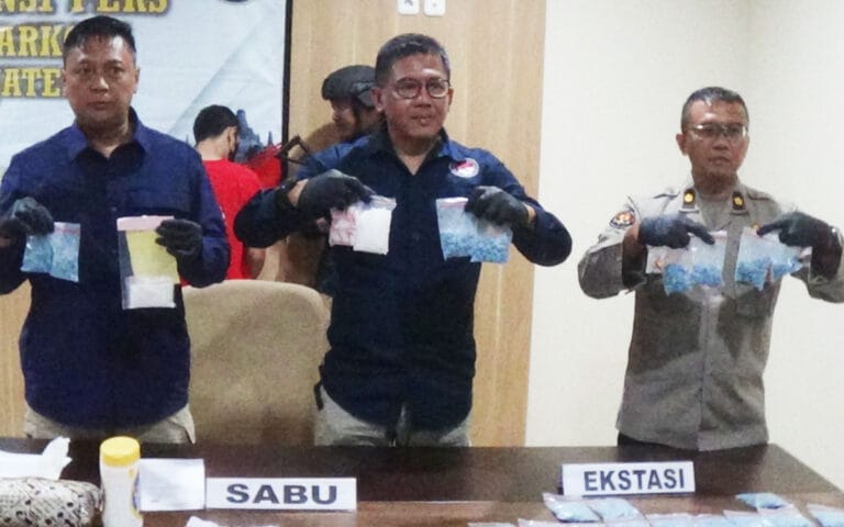 Edarkan Sabu dan Ekstasi Dua Kuli Bangunan Diringkus Polisi
