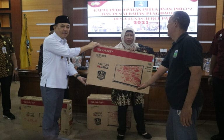 Tercepat Lunas PBB, 4 Desa Di Jepara Dapat Hadiah TV LED