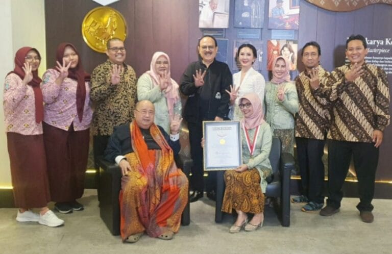 SMA N 4 Semarang Terima Piagam Penghargaan MURI Parade Wayang Wong