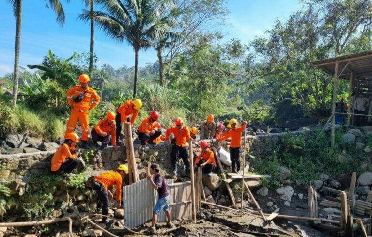 SAR Semarang Siaga Evakuasi 8 Orang Terjebak di Penambangan Emas