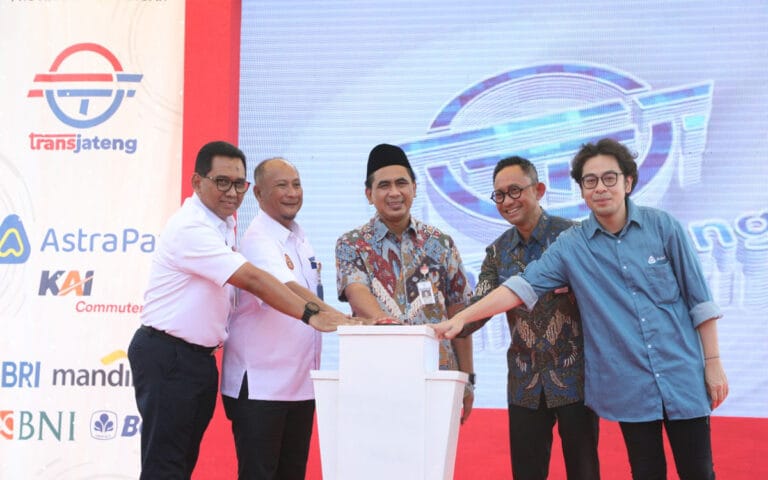 One Stop Cashless Payment Diresmikan, Penumpang BRT Kian Mudah Lakukan Pembayaran