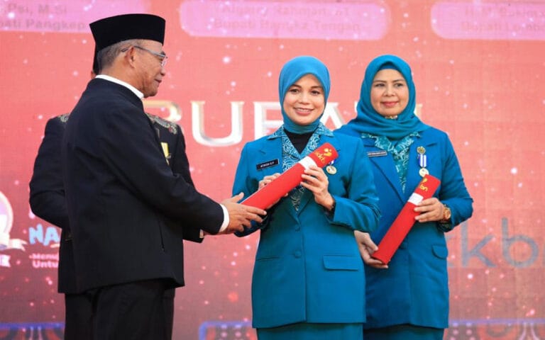 Peran PKK Jateng Dalam Menurunkan Stunting Diapresiasi, Atikoh Terima Penghargaan