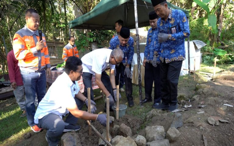 Dukung Pengentasan Kemiskinan, SBI Terima Penghargaan RTLH