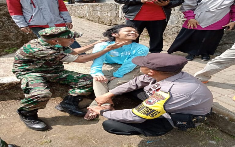 Bhabinkamtibmas Evakuasi ODGJ