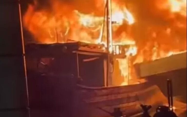 Puluhan Kapal Nelayan di Pelabuhan Jongor Kota Tegal Terbakar