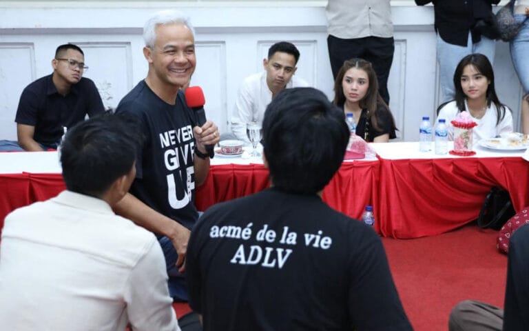 Ganjar: Seniman dan Influencer Duta Negara, Harus Berpaspor Biru