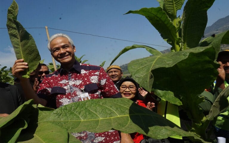 Ganjar ke Pabrikan: Tembakau Petani Harus Diprioritaskan