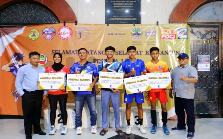 Tim Putra SMAN 2 Kebumen dan Tim Putri SMAN 11 Semarang Juara USM Rektor Volley Cup