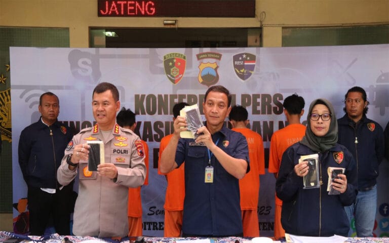 Polisi Tangkap 4 Orang Jaringan Peretas HP Milik Kapolda Jateng