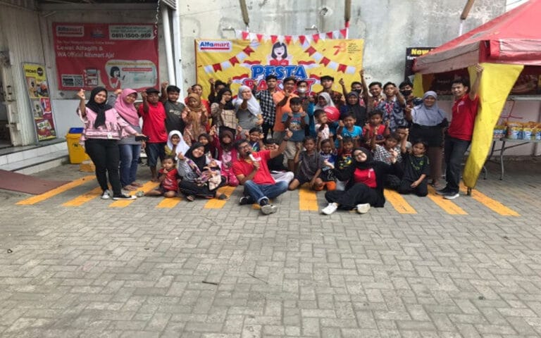 Meriahkan HUT RI ke-78, Alfamart Gelar Pesta Rakyat