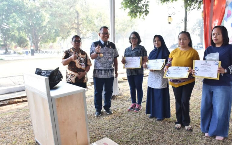 25 Perempuan Rawan Sosial Ekonomi (PRSE) Terima Bantuan Peralatan Masak