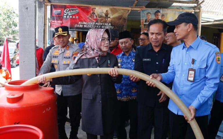 Pemkab Sukoharjo Kirim Bantuan Air Bersih Ke Kedungjambal
