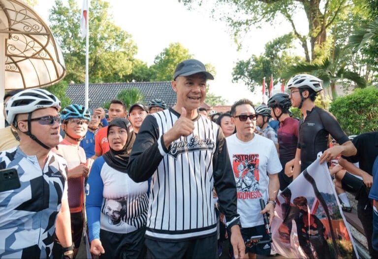 Ratusan Pesepeda Beri Salam Perpisahan dan Ucapan Cinta Pada Ganjar