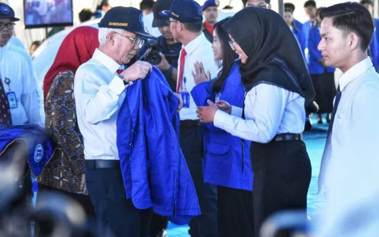 Sambut Mahasiswa Baru, Udinus Semarang Kenalkan Becak Listrik