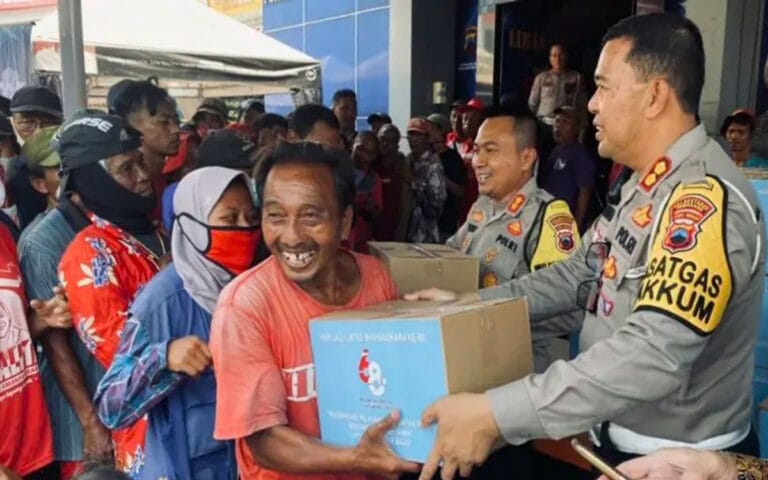 HUT Ke-68, Satlantas Polrestabes Semarang Gelar Baksos
