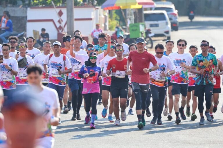 Fun Run Farewell, Ganjar dan Atikoh Lari Bareng Komunitas Runner