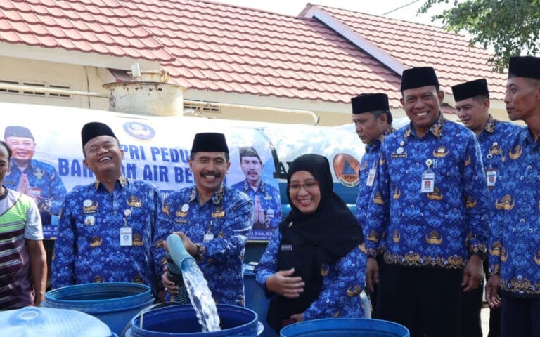 Korpri Salurkan Bantuan 20 Truk Tangki Air Bersih