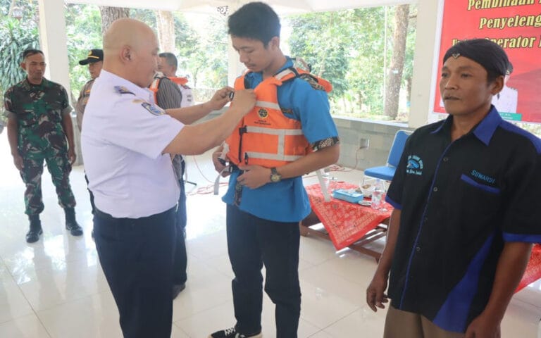 Tiga Paguyuban Perahu Wisata Terima Bantuan “Life Jacket”