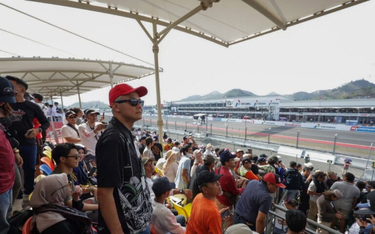 Penonton MotoGP Mandalika; Tak Ada Jokowi, Ganjarpun Jadi