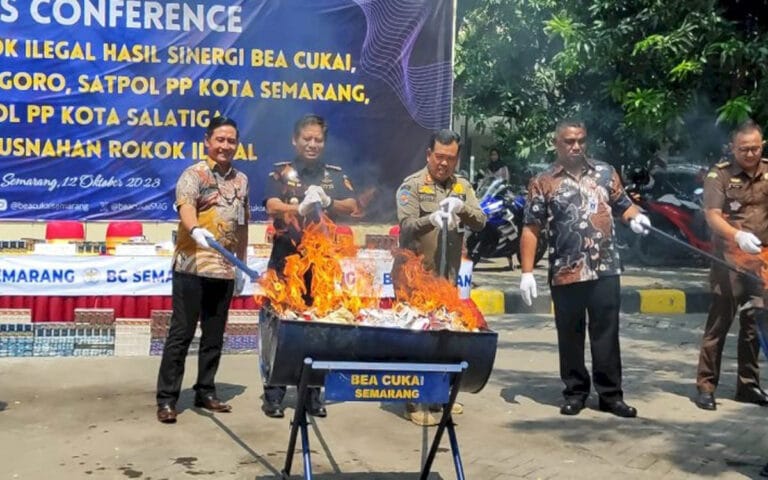 Bea Cukai Semarang Musnahkan 2 Juta Batang Rokok Ilegal