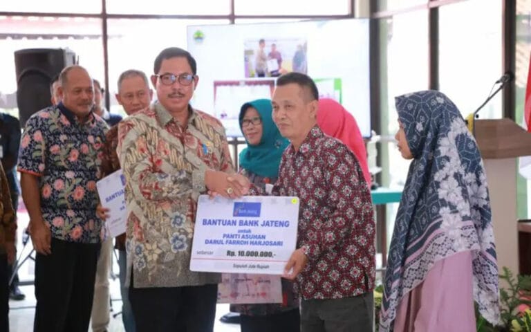 Pemprov Jateng Melalui BUMD Salurkan Subsidi Rp510 Juta