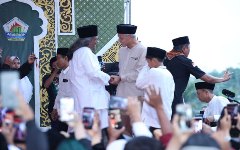 Haul Mbah Hisyam, Warga Rela Kehujanan Demi Bertemu Ganjar