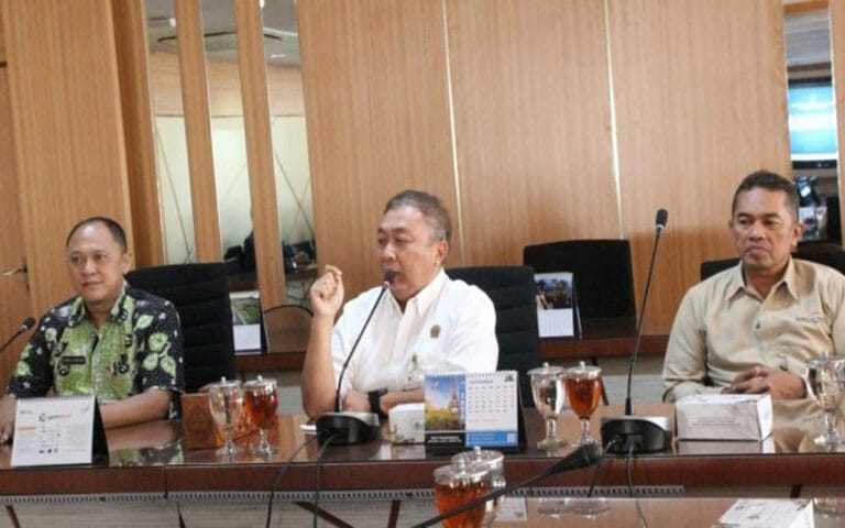 Mahasiswa FEB Undip Lakukan Parlemen Visit ke DPRD Jateng