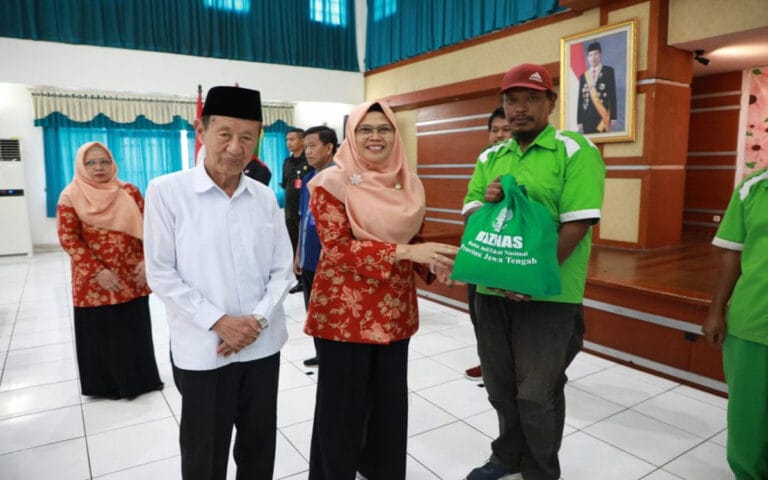 Jelang HUT ke-24, DWP Jateng Bagikan 160 Paket Sembako Untuk Dhuafa