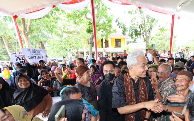 Dikunjungi Ganjar, Warga Transmigran Sumsel : Pak Ganjar Keluarga Kami Sendiri