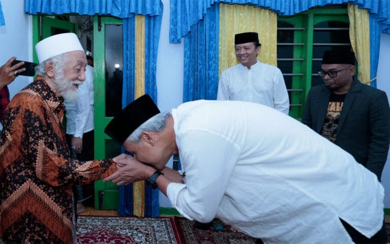 Ganjar Dapat Dukungan Abuya Muhtadi, Ulama Kharismatik Banten